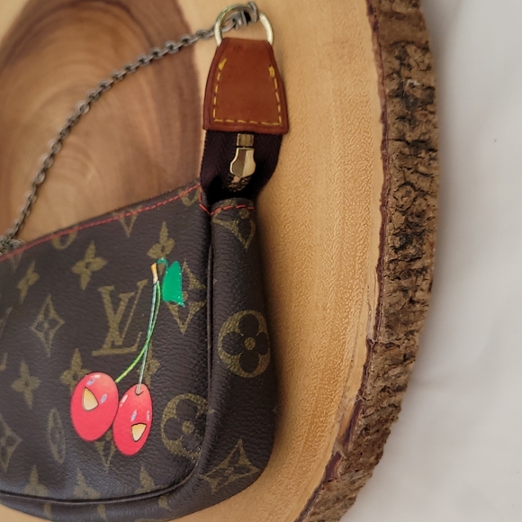 louis vuitton takashi murakami cherry pochette - Picture 5 of 14